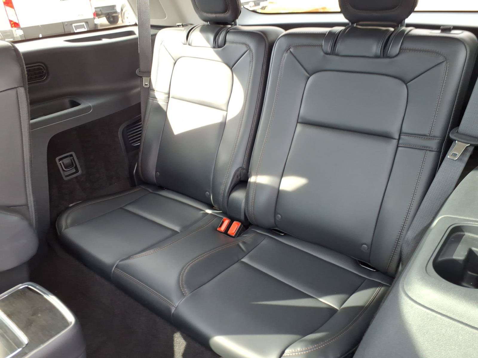 Used 2025 Lincoln Aviator Reserve w/ Equipment Group 201A AWD/4WD image 15