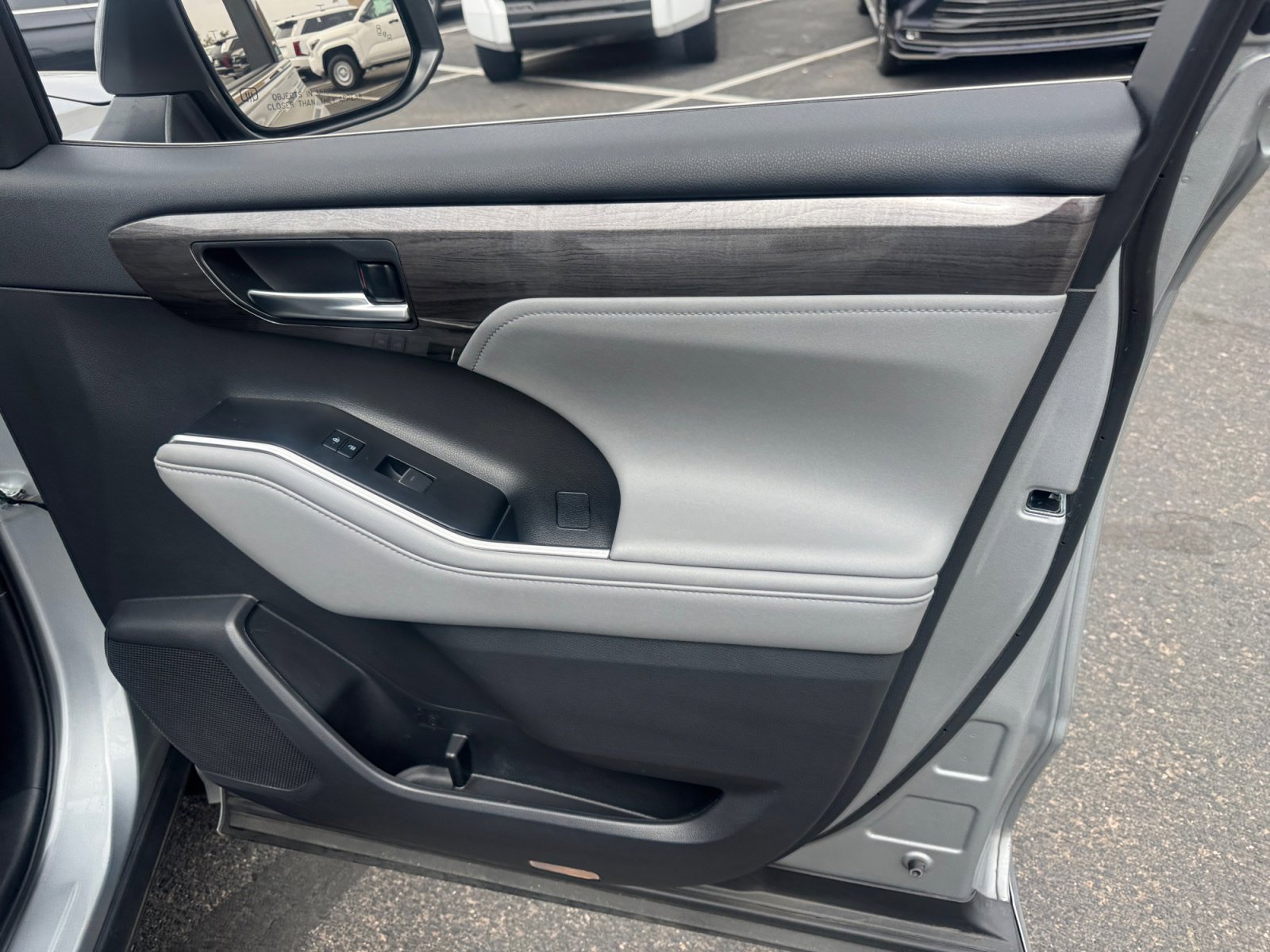 Used 2021 Toyota Highlander Platinum image 16