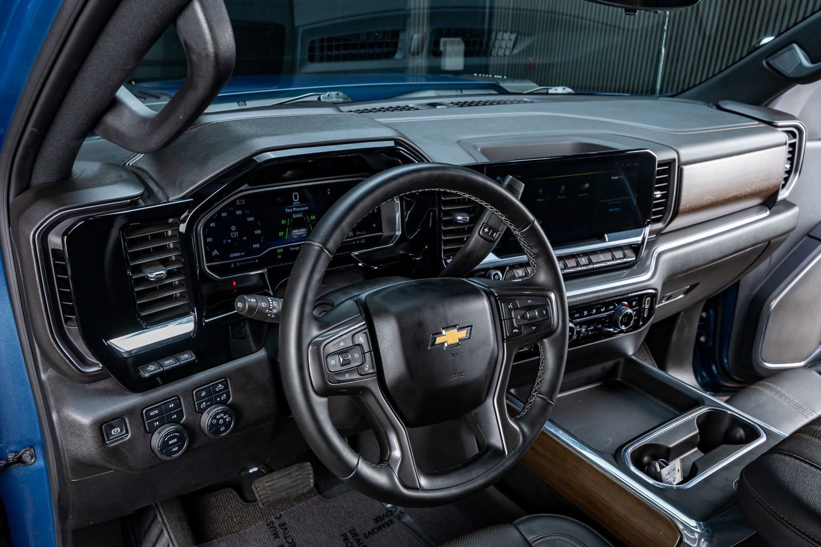 Used 2024 Chevrolet Silverado 2500 High Country w/ High Country Premium Package AWD/4WD image 17