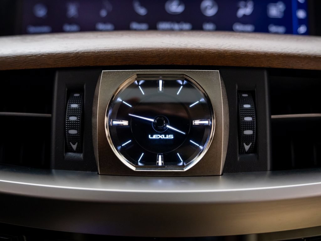 Used 2021 Lexus LX 570 4WD w/ Luxury Package image 24