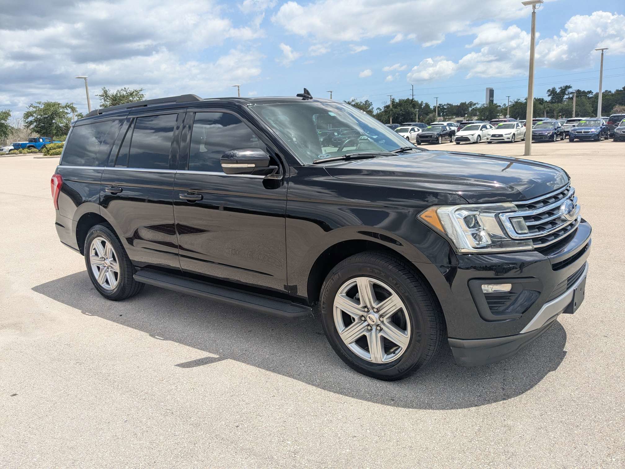 Used 2020 Ford Expedition XLT w/ Equipment Group 201A RWD image 2