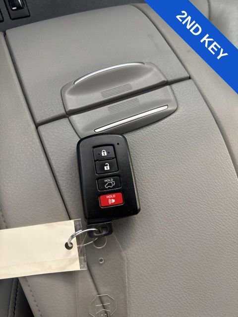 Used 2017 Toyota Highlander XLE FWD image 11