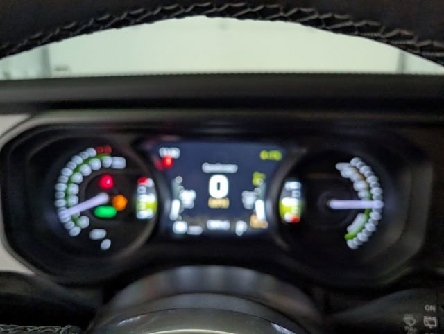 Used 2025 Jeep Wrangler Unlimited Sahara AWD/4WD image 14