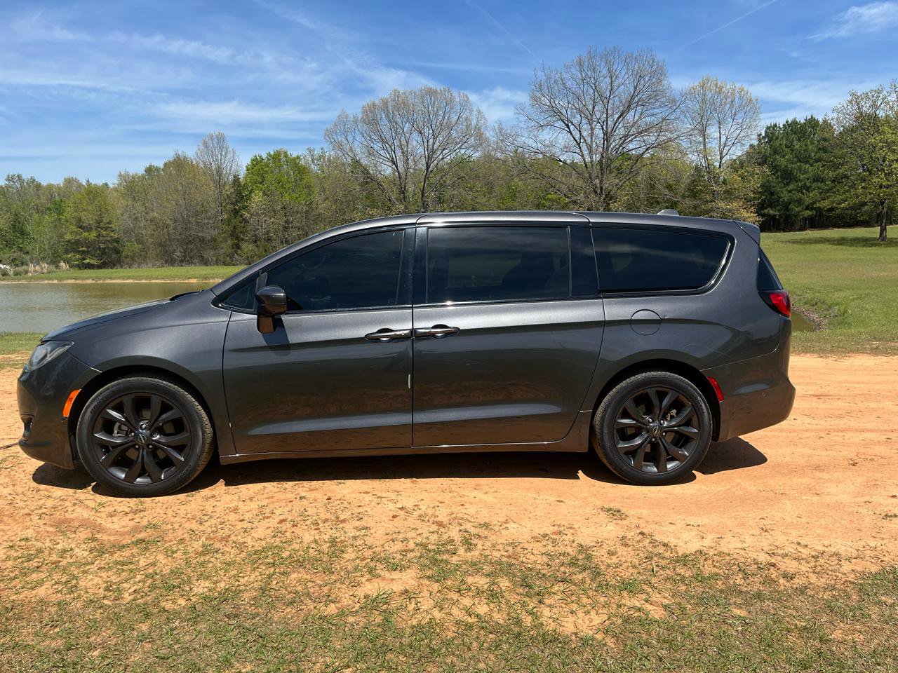 Used 2019 Chrysler Pacifica Touring Plus w/ Advanced Safetytec Group FWD image 5