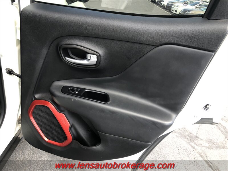 Used 2019 Jeep Renegade Trailhawk AWD/4WD image 20