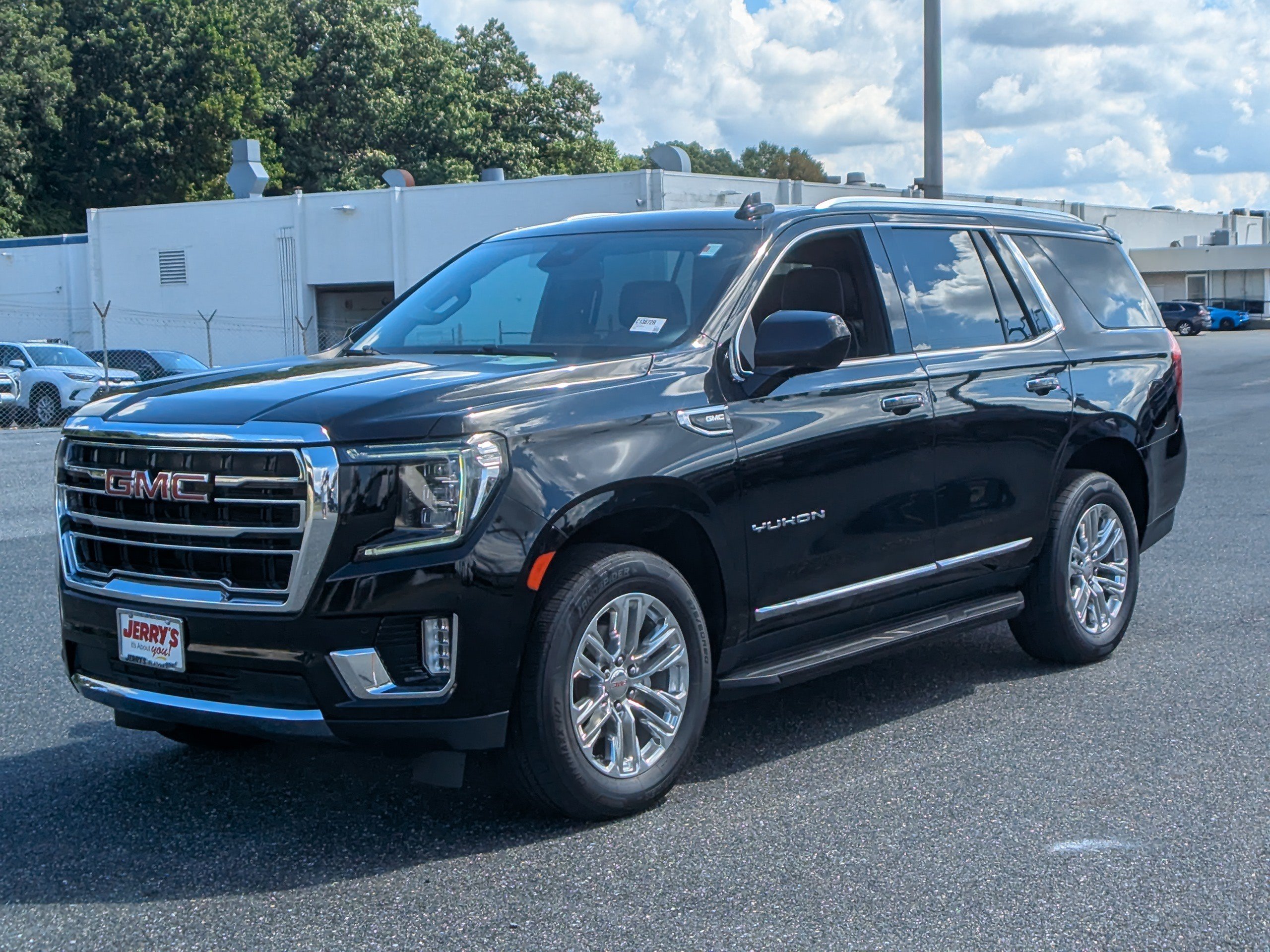 Used 2023 GMC Yukon SLT AWD/4WD image 5