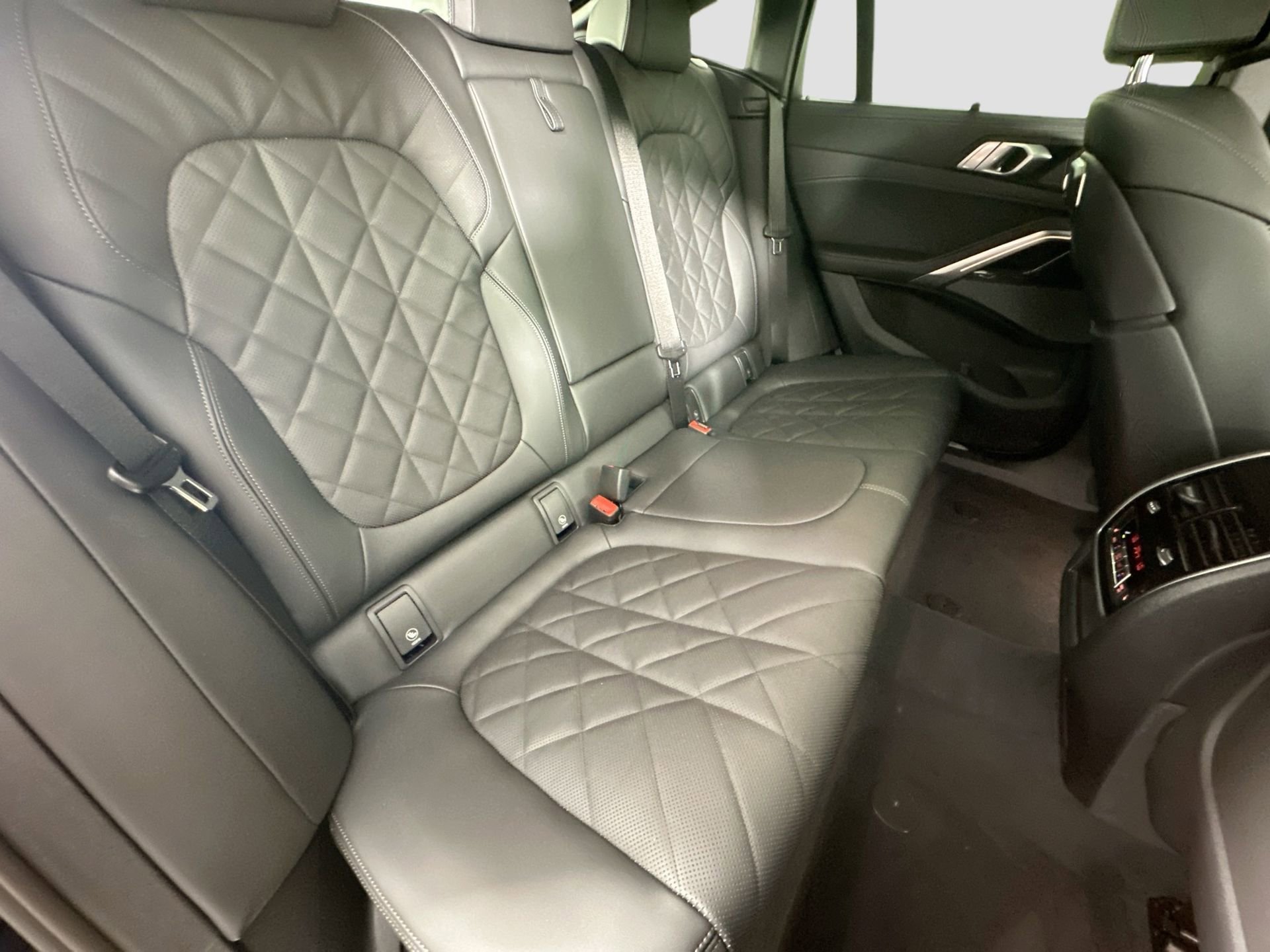 New 2026 BMW X6 xDrive40i w/ Executive Package image 28