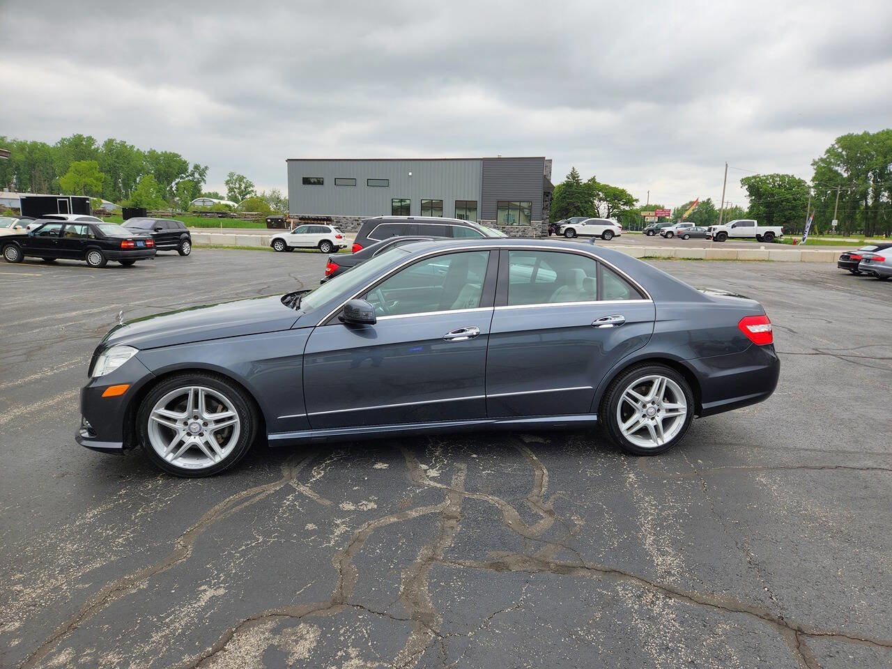 Used 2013 Mercedes-Benz E 350 4MATIC Sedan image 2