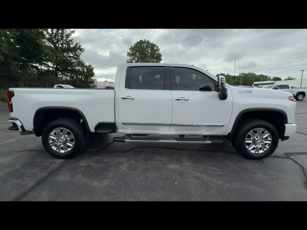 Used 2024 Chevrolet Silverado 3500 High Country w/ High Country Premium Package image 9