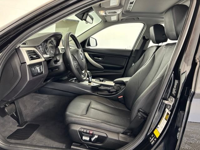 Used 2017 BMW 320i xDrive Sedan AWD/4WD image 11