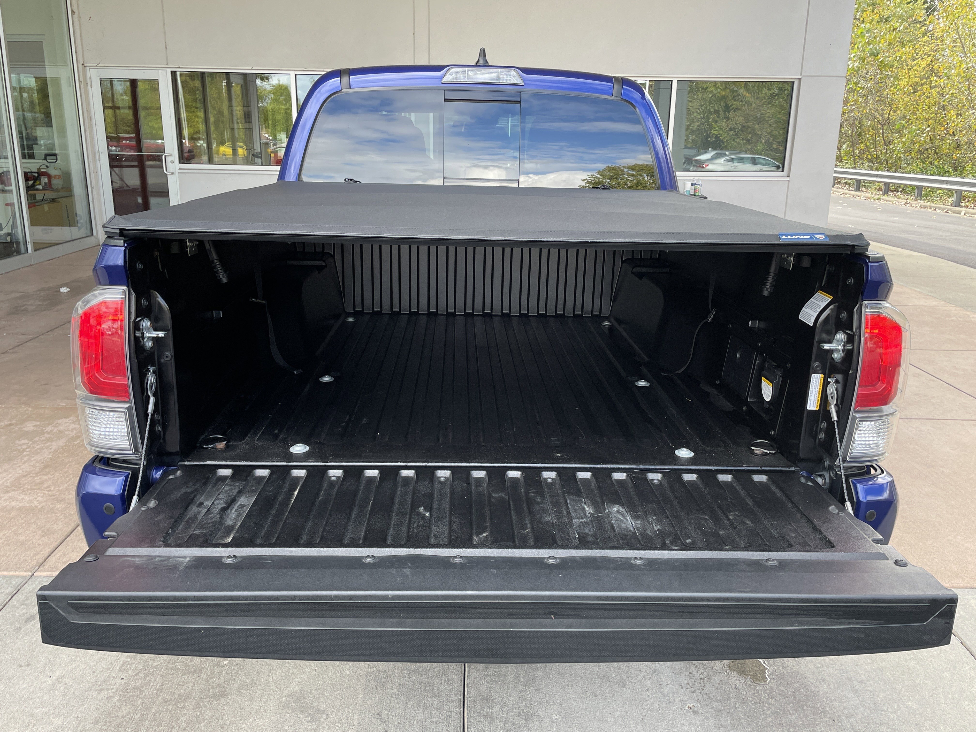 Used 2022 Toyota Tacoma TRD Off-Road image 24