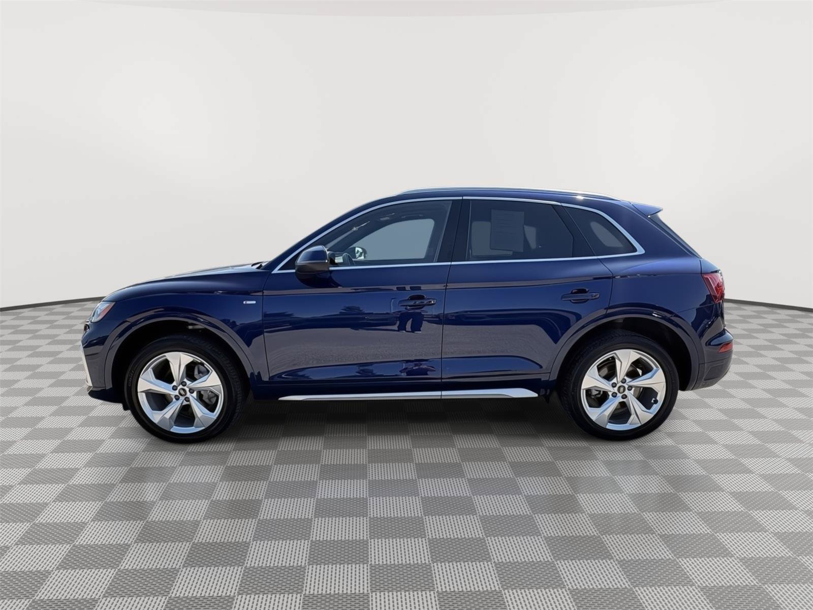 Used 2023 Audi Q5 2.0T Premium Plus w/ Premium Plus Package AWD/4WD image 2