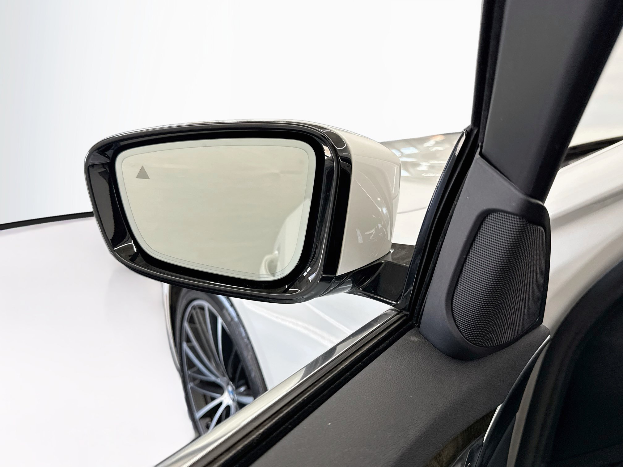Used 2022 BMW 530i w/ Convenience Package RWD image 16