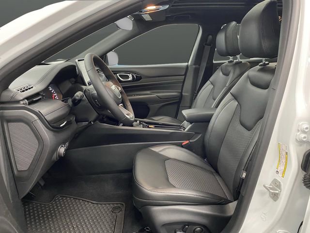 New 2025 Jeep Compass Latitude w/ Sun & Sound Group image 4