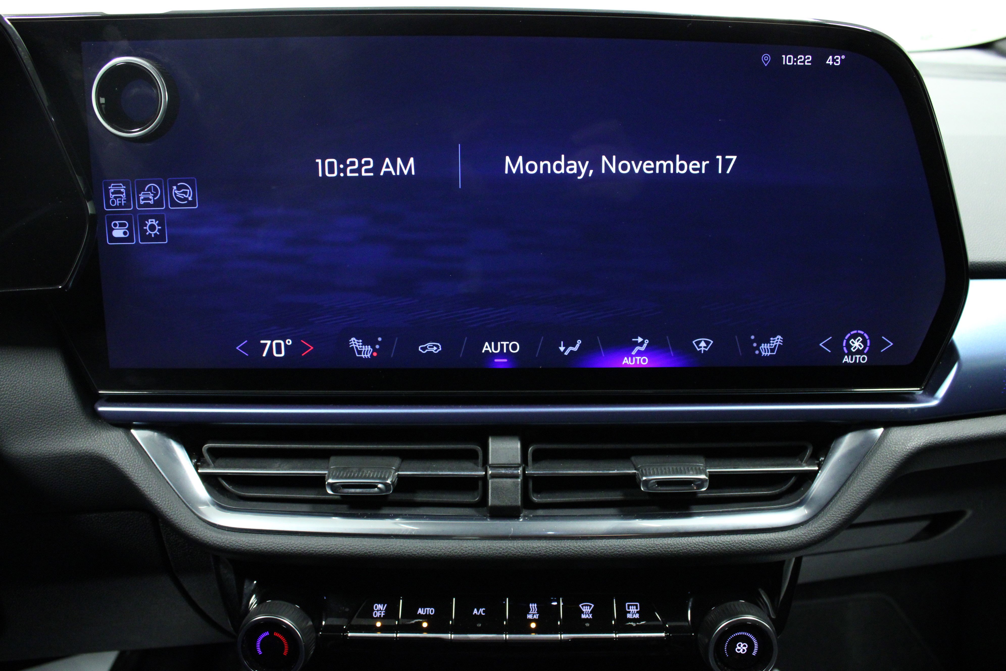 Used 2025 Chevrolet Equinox EV LT w/ Convenience Package image 22