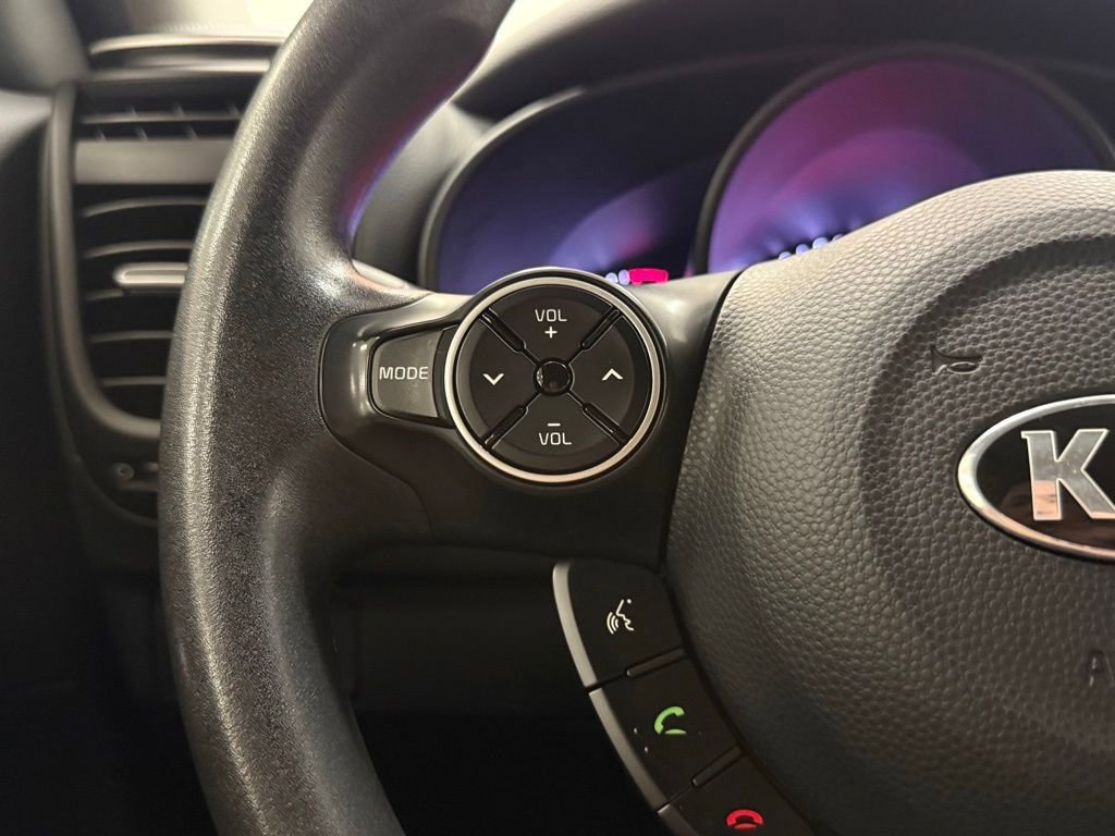 Used 2017 Kia Soul + FWD image 19
