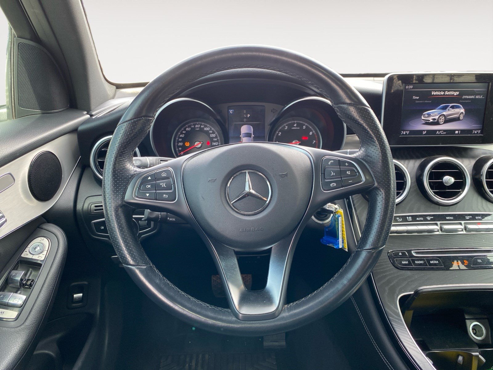 Used 2019 Mercedes-Benz GLC 300 4MATIC w/ Premium Package image 15