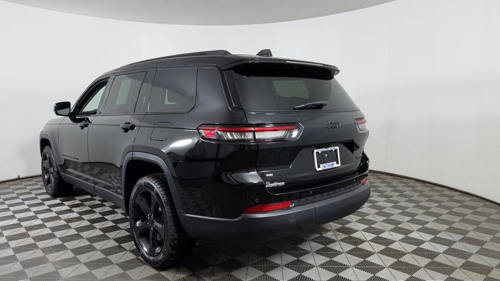 Used 2023 Jeep Grand Cherokee L Limited w/ Black Appearance Package AWD/4WD image 7