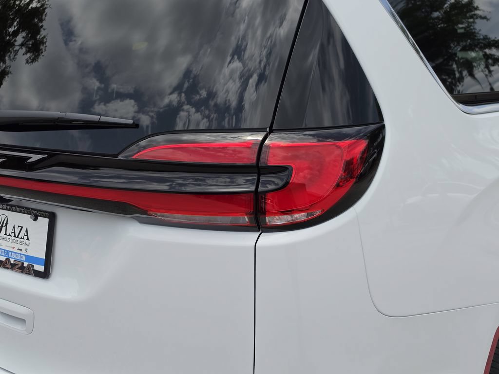 New 2027 Chrysler Pacifica Select w/ Family Tech Group FWD image 8