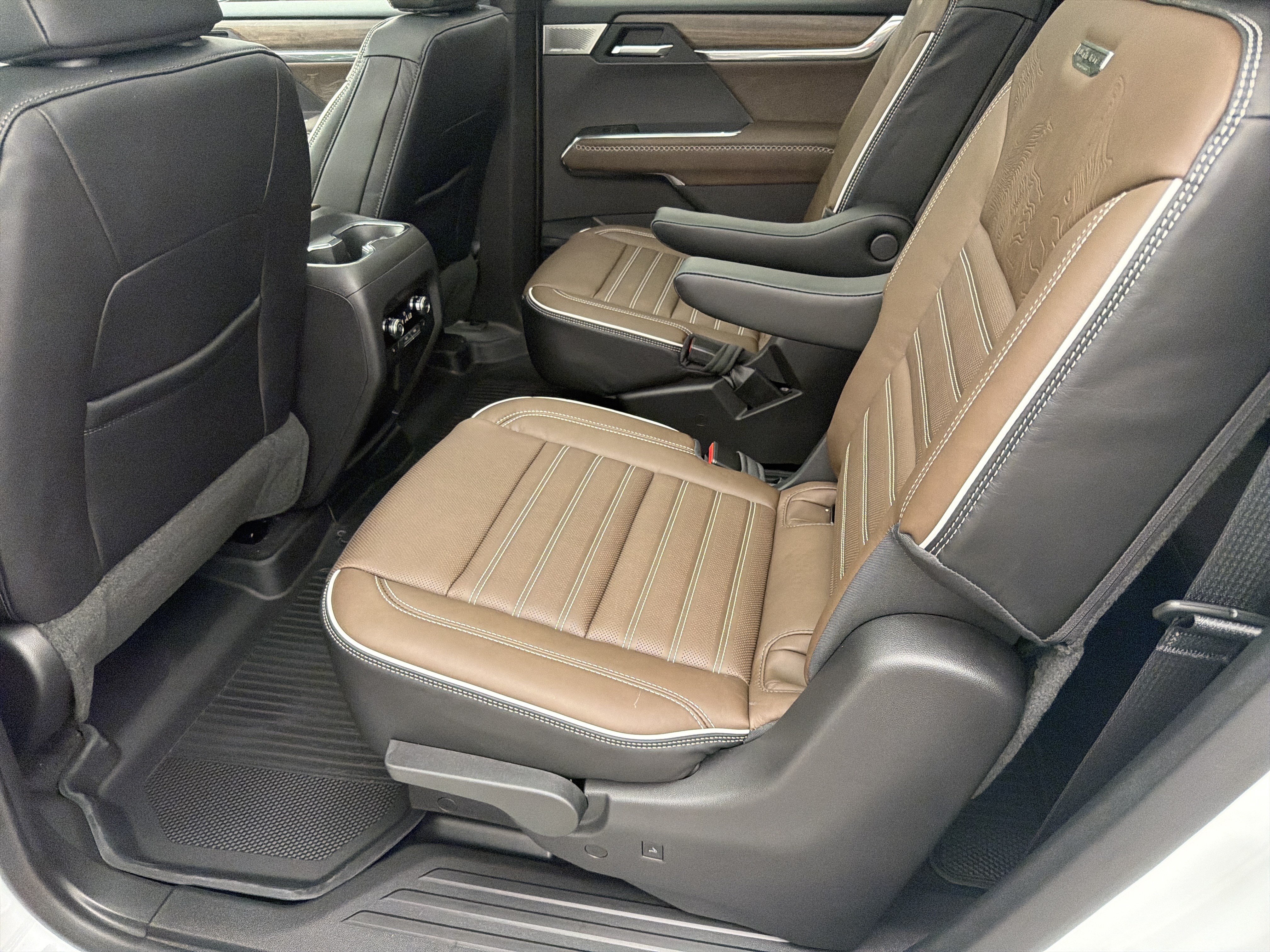 New 2027 GMC Acadia Denali Ultimate w/ LPO, Floor Liner Package FWD image 21