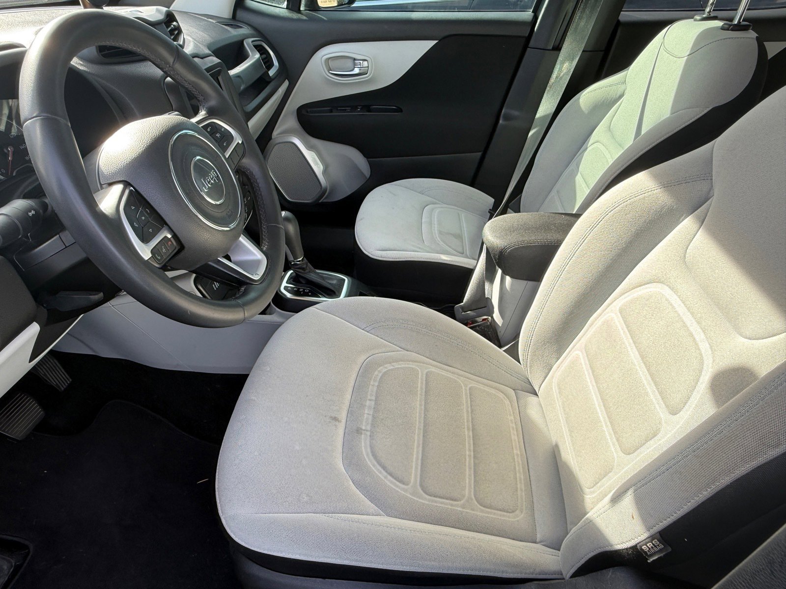 Used 2018 Jeep Renegade Latitude image 6