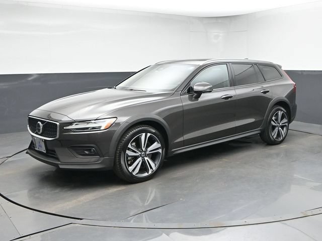 Used 2025 Volvo V60 B5 Cross Country Plus AWD/4WD image 4