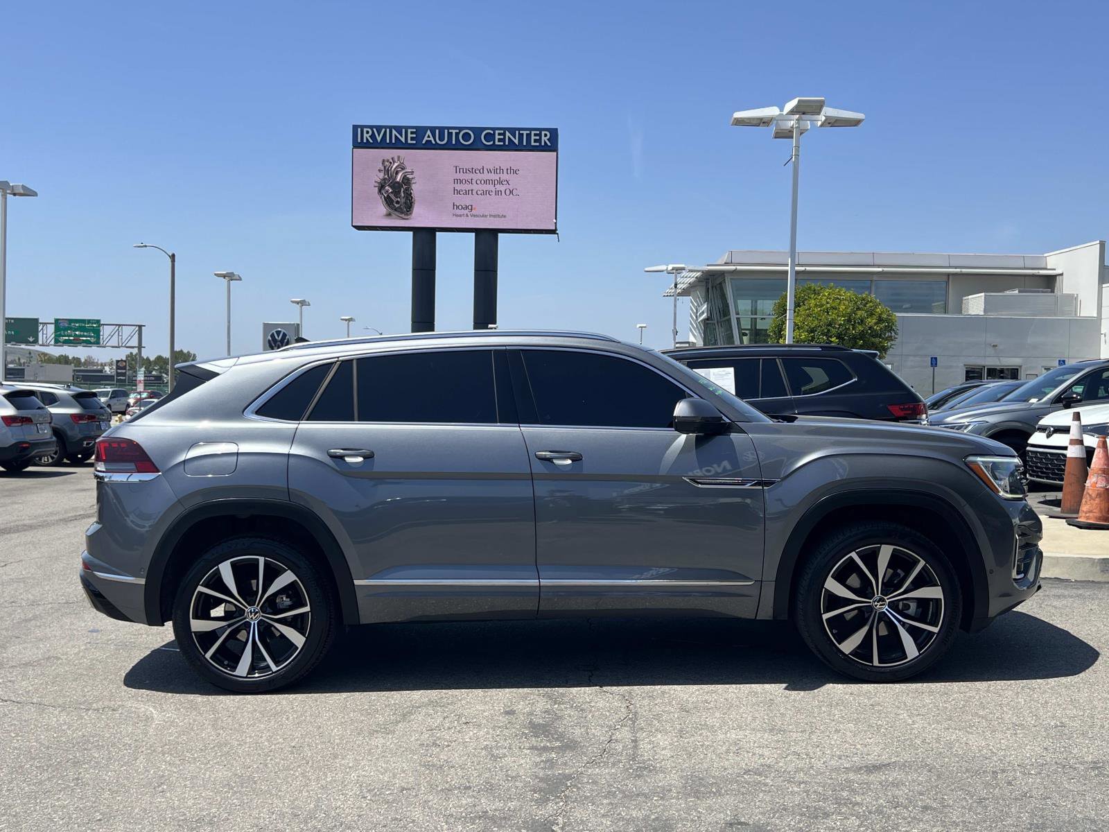 Certified 2024 Volkswagen Atlas Cross Sport SEL Premium R-Line AWD/4WD image 29