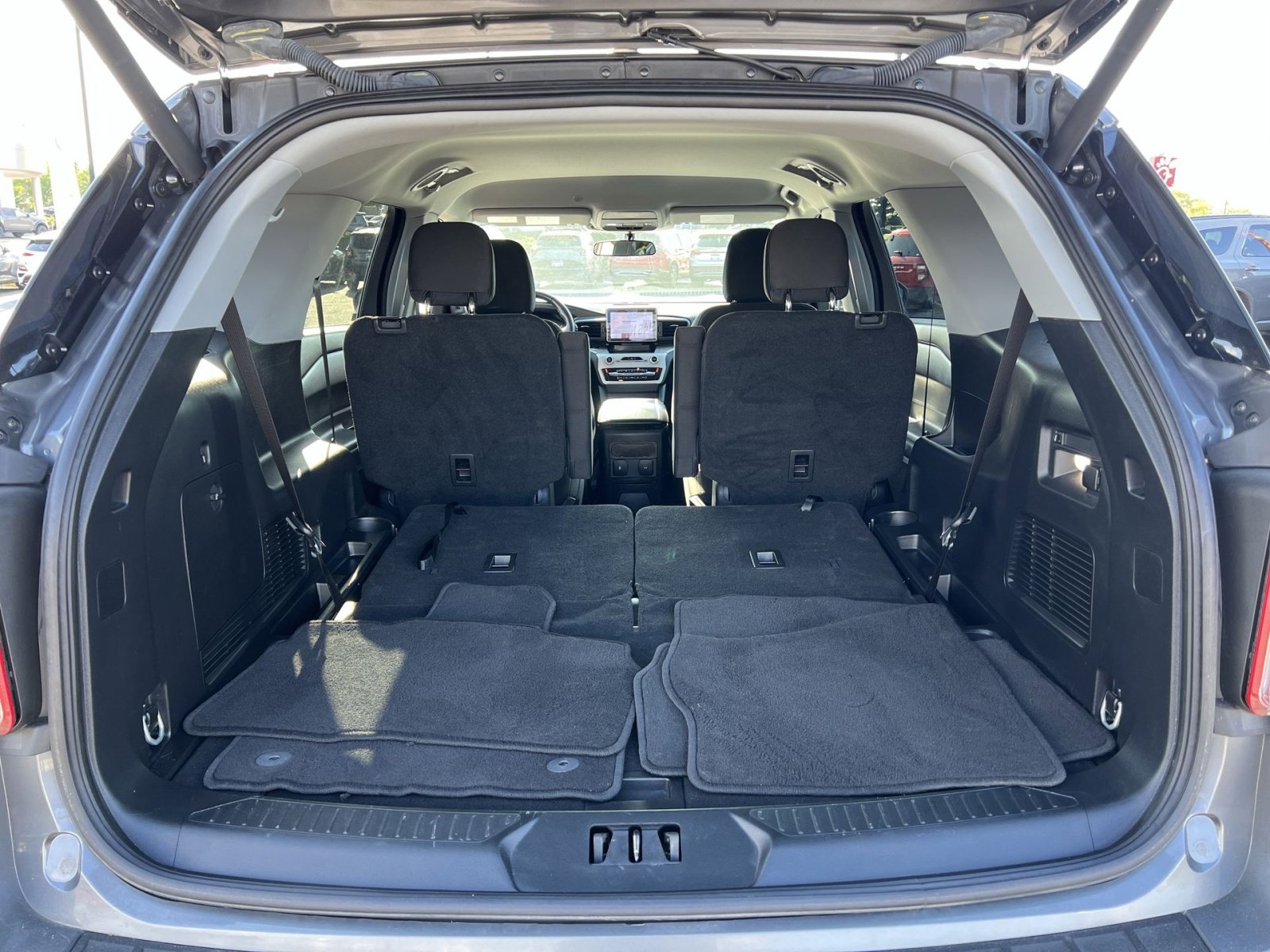 Used 2023 Ford Explorer XLT AWD/4WD image 33