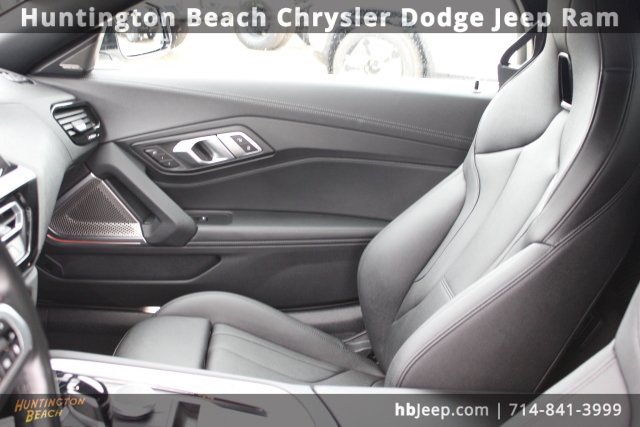 Used 2024 BMW Z4 M40i w/ Premium Package image 32