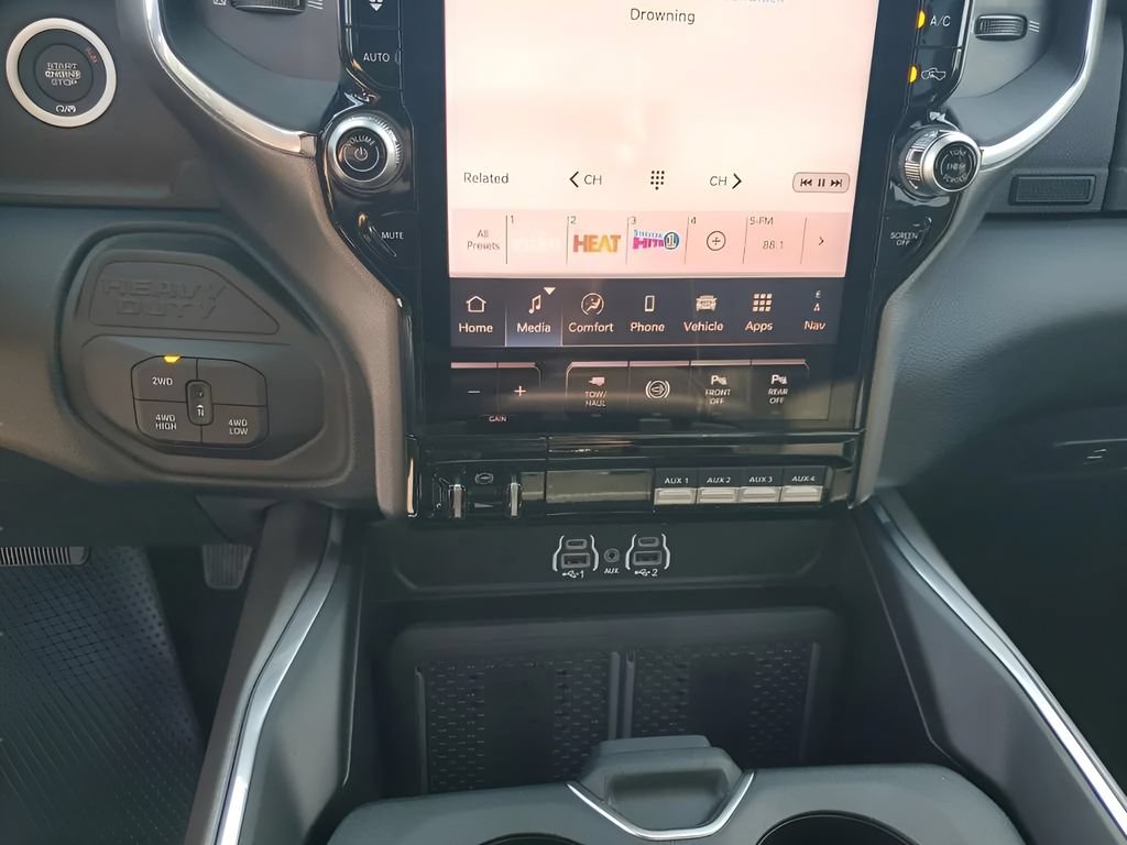 New 2025 RAM 2500 Laramie AWD/4WD image 39
