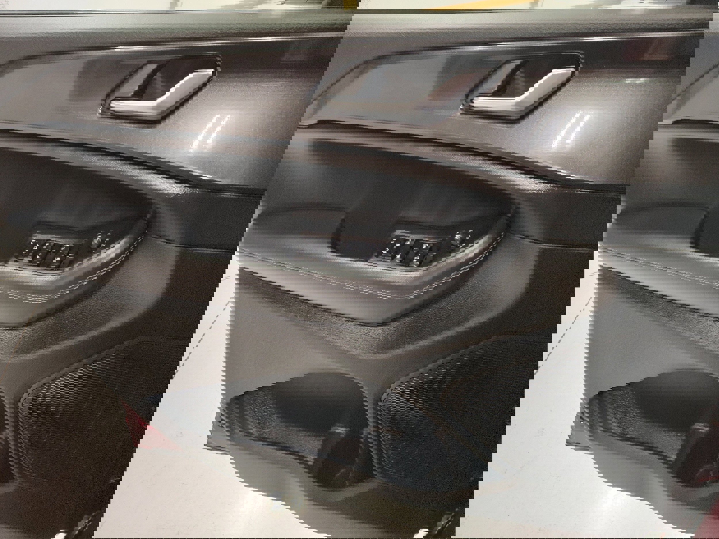 Used 2023 Jeep Grand Cherokee Altitude image 8