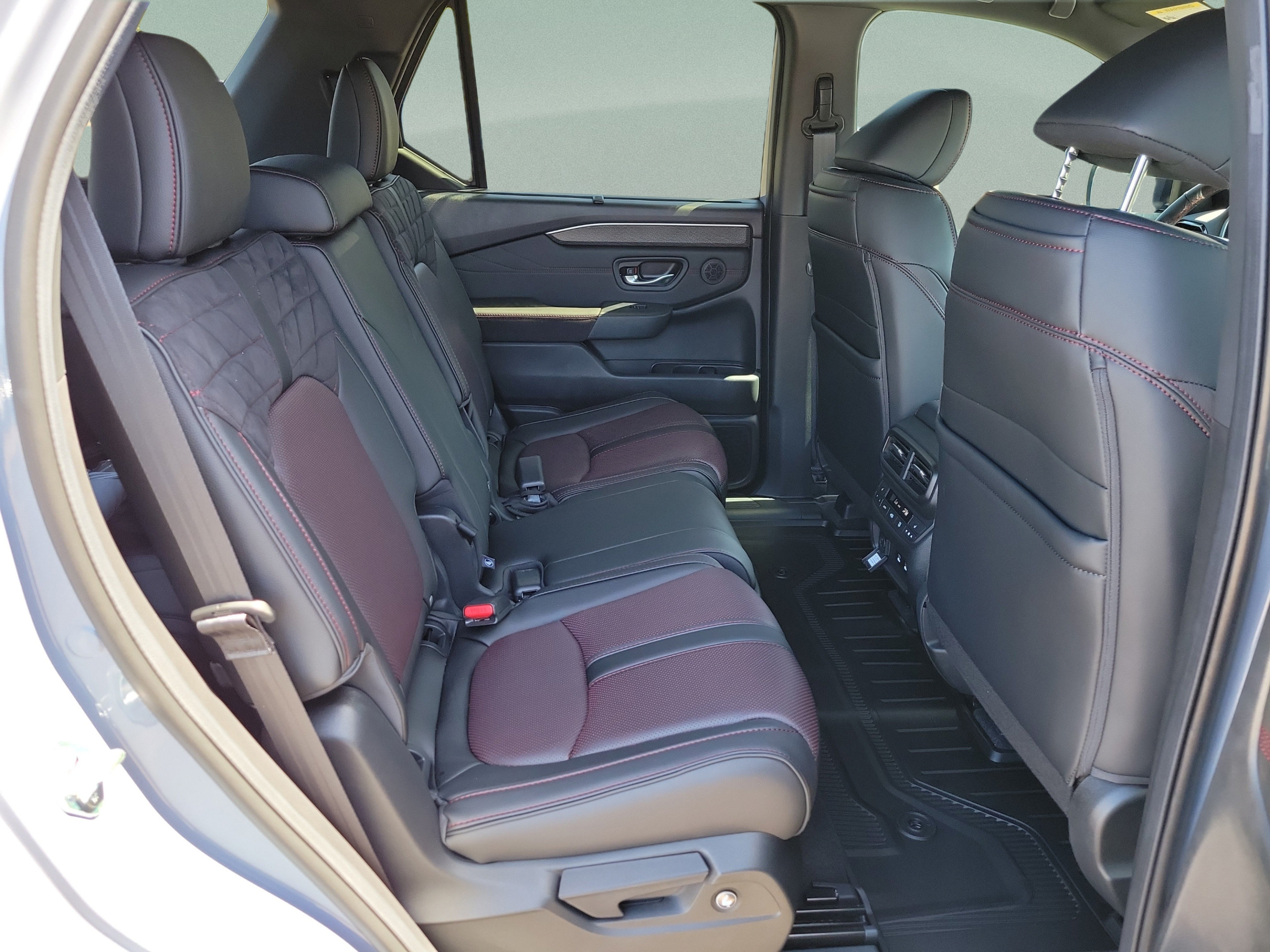 New 2026 Honda Pilot Black Edition image 10