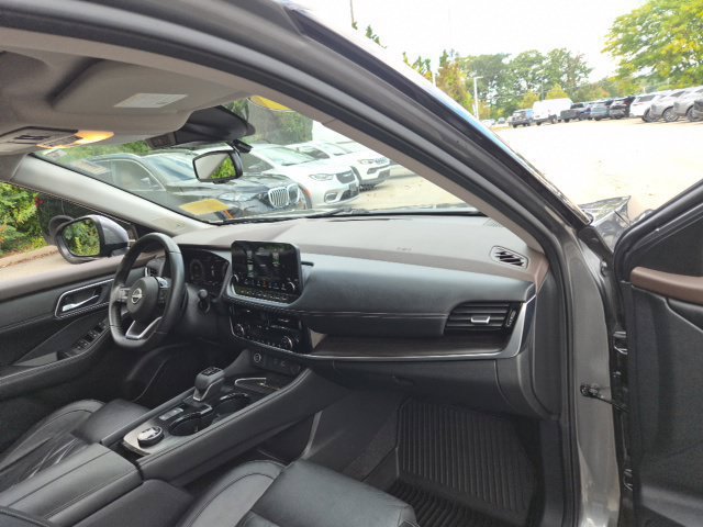 Used 2022 Nissan Rogue Platinum w/ Head-Up Display Package AWD/4WD image 10