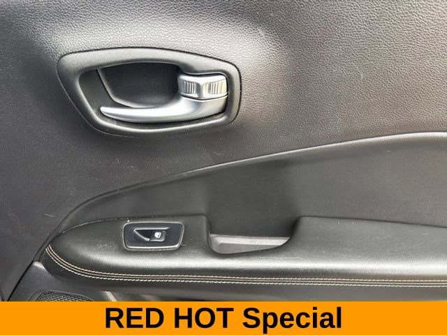 Used 2018 Jeep Compass Latitude FWD image 34