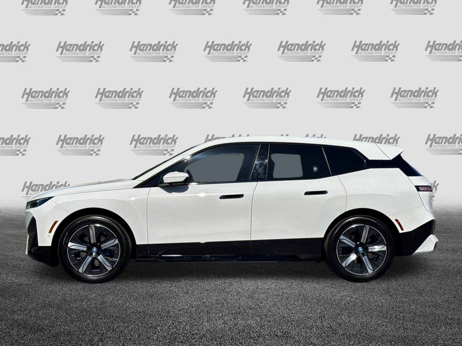 Used 2024 BMW iX xDrive50 w/ Sport Package AWD/4WD image 8