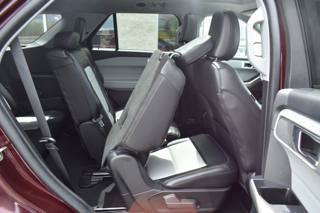 Used 2022 Ford Explorer XLT w/ Equipment Group 202A AWD/4WD image 44