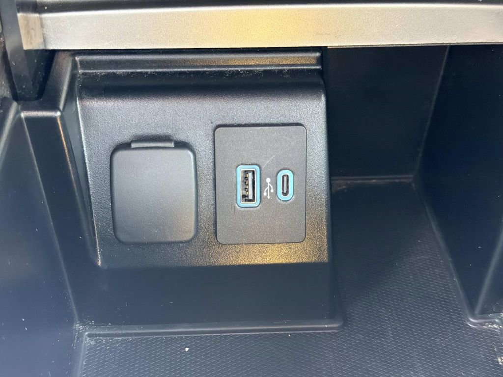 Used 2020 Ford Explorer Limited w/ Class III Trailer Tow Package AWD/4WD image 35