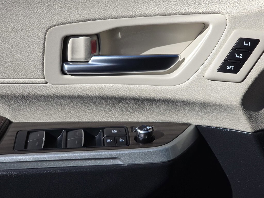 Used 2022 Toyota Sienna Platinum image 33