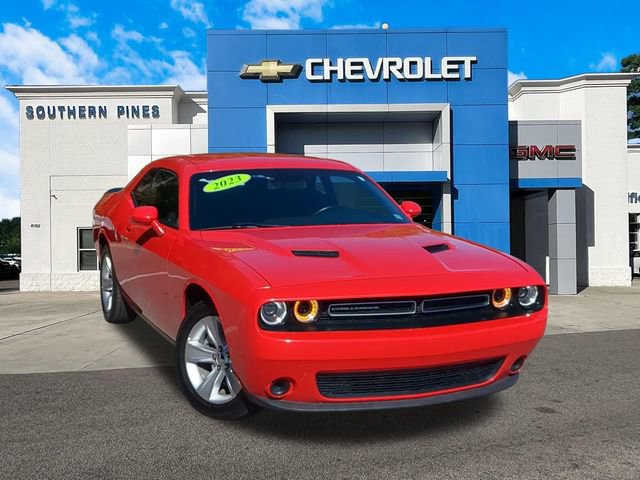 Used 2023 Dodge Challenger SXT image 1