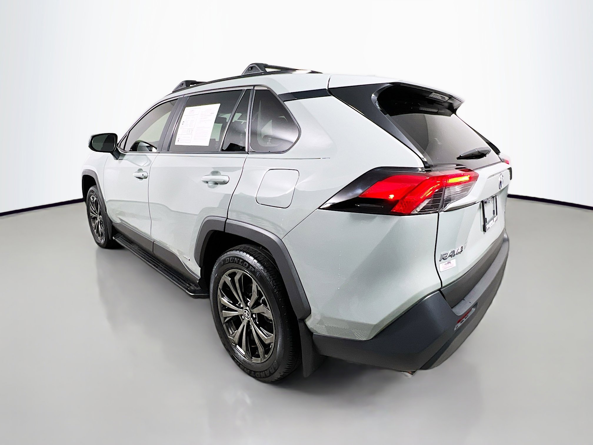 Used 2022 Toyota RAV4 XLE Premium image 8