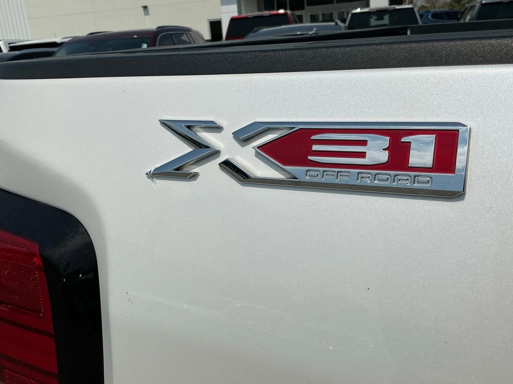 Used 2022 GMC Sierra 2500 SLT w/ SLT Premium Package image 16