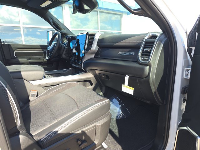 Used 2025 RAM 2500 Laramie AWD/4WD image 4