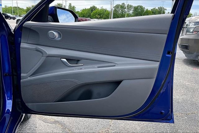 Used 2021 Hyundai Elantra SE FWD image 27
