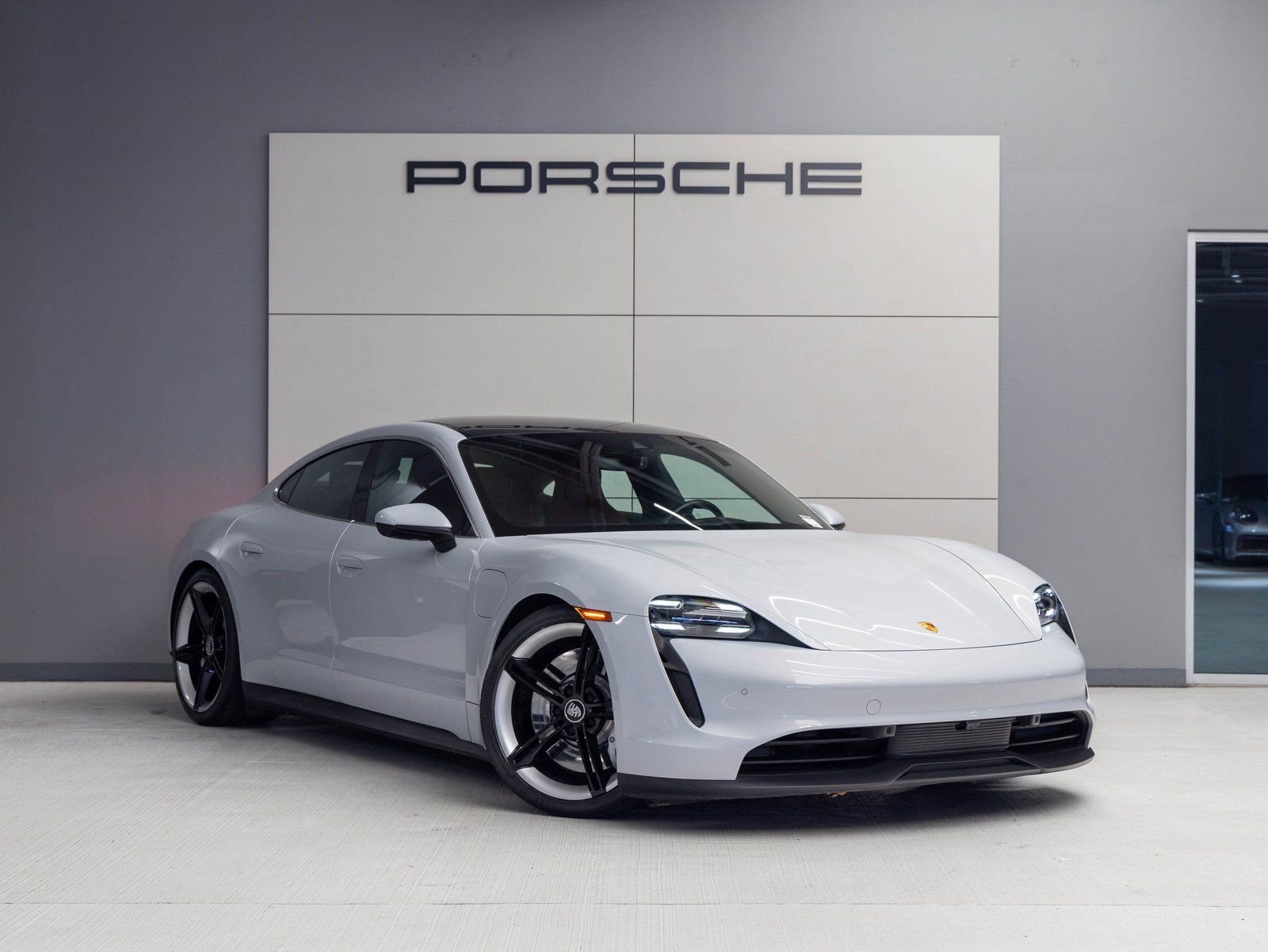 Certified 2024 Porsche Taycan 4S image 9