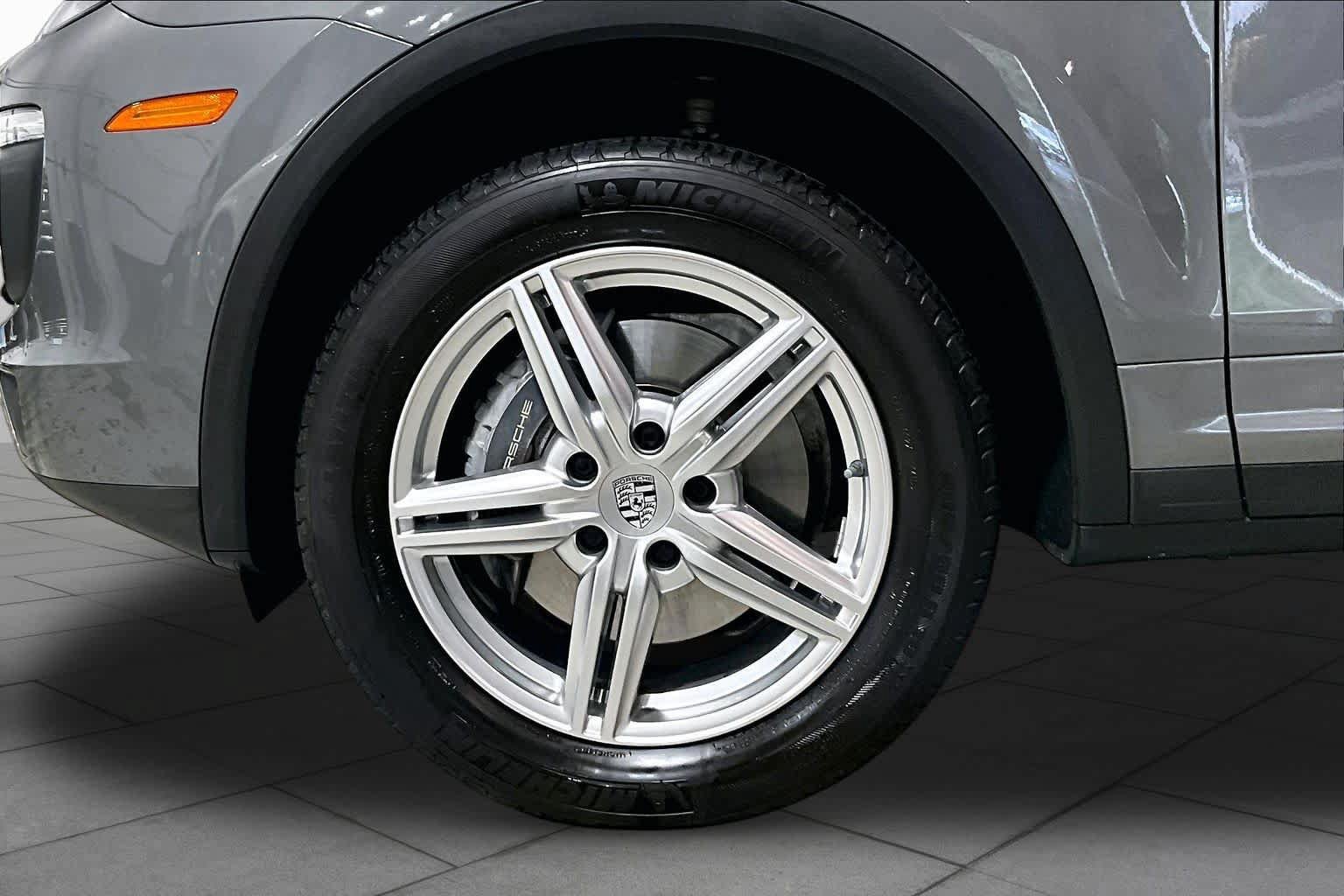 Used 2016 Porsche Cayenne AWD/4WD image 10