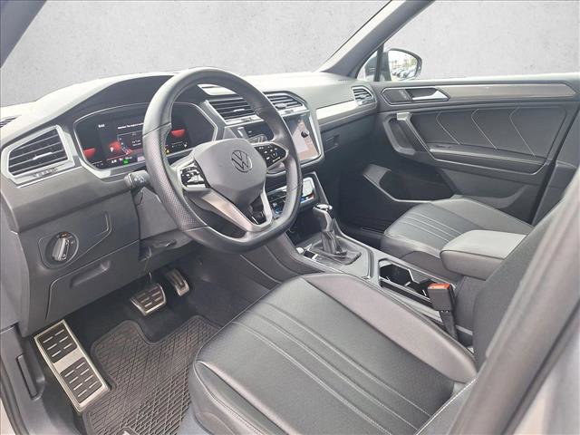 Used 2022 Volkswagen Tiguan SE R-Line image 9