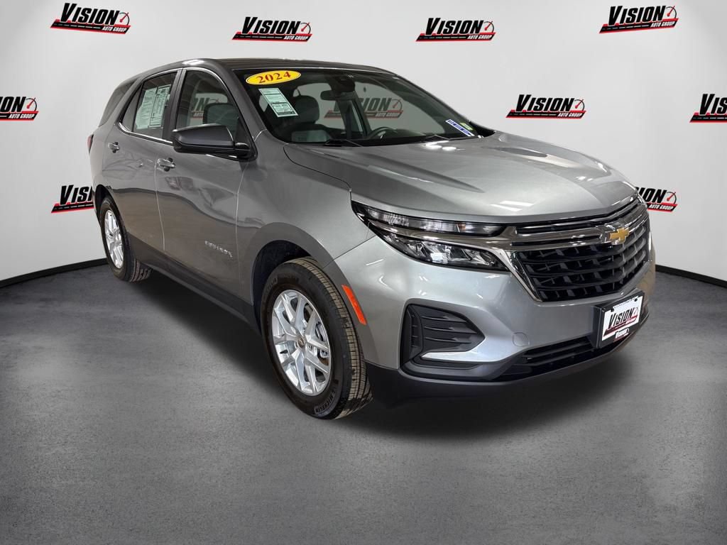 Used 2024 Chevrolet Equinox LS FWD image 3