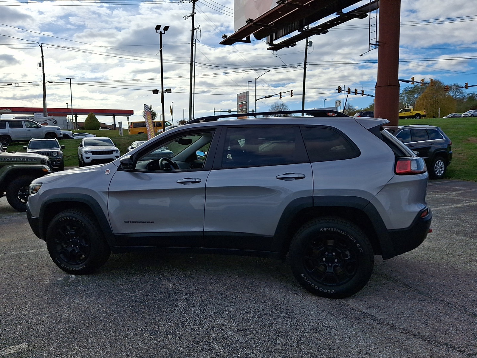 Certified 2022 Jeep Cherokee Trailhawk w/ Premium Leather Package image 5