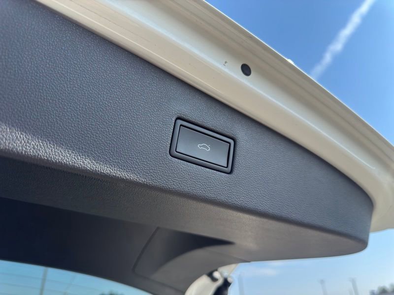 Used 2023 Volkswagen Tiguan SEL R-Line image 36