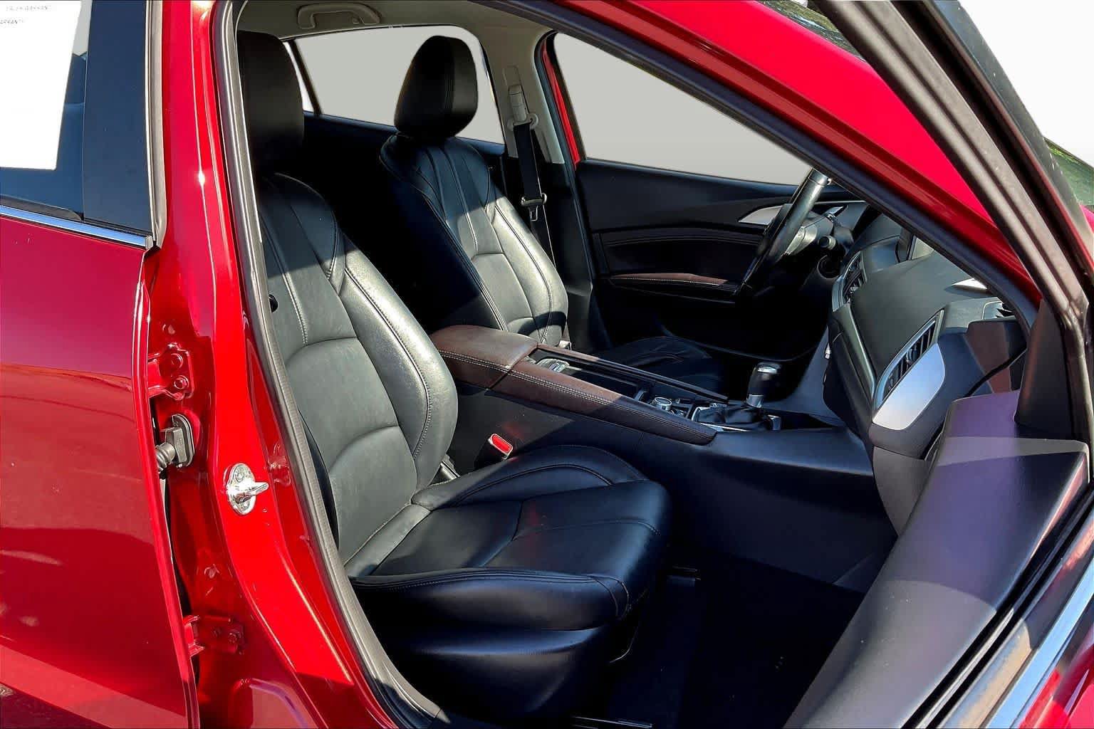 Used 2018 MAZDA MAZDA3 Touring FWD image 9